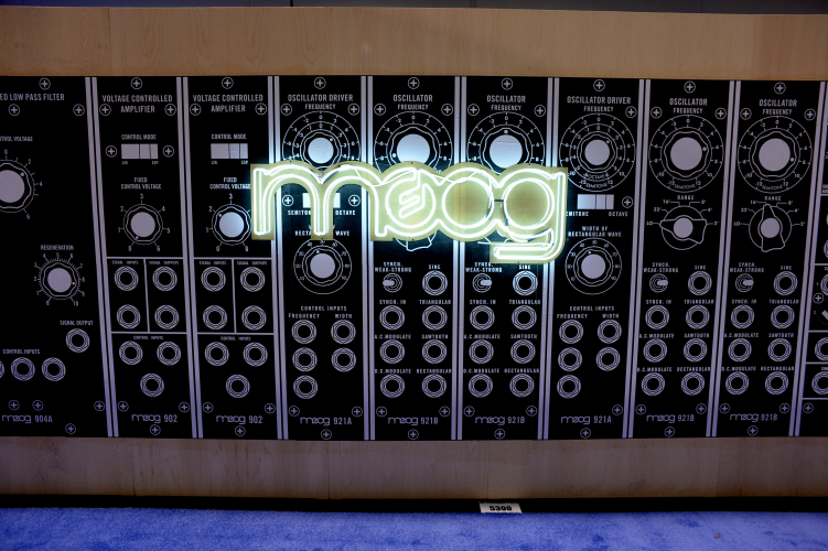 Moog_ModularNeonLogo